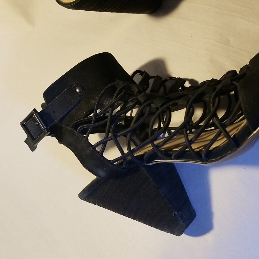 Shoea - Picture 4 of 4